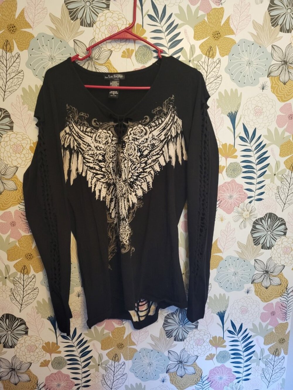Bus Stop Winged Rose Graphic Cutout Long Sleeve Top – Black – Plus 3X